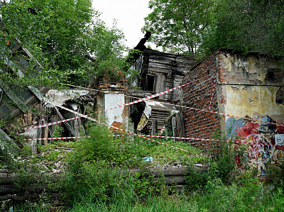 Развалины дома на улице Волочаевской снесут до сентября